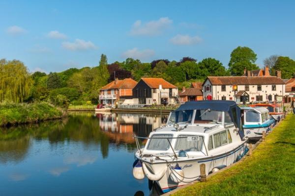 Stylish 2 Bed Apartment Next To The Norfolk Broads Coltishall エクステリア 写真